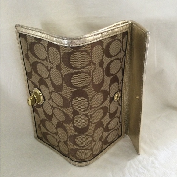 Coach Monogram twist lock clutch wallet - Picture 14 of 16